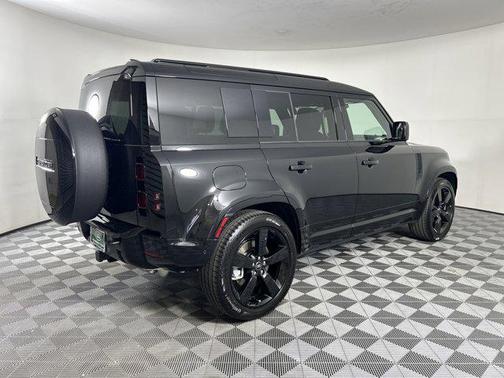 2025 Land Rover Defender 110 P400 X-Dynamic SE