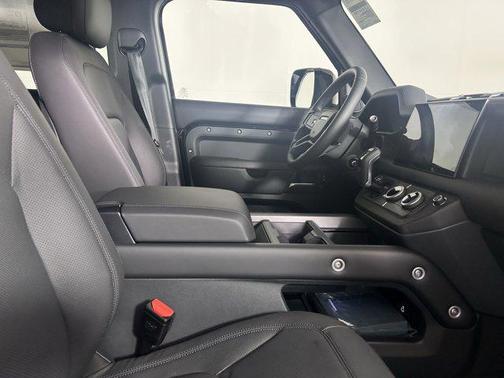 2025 Land Rover Defender 110 P400 X-Dynamic SE