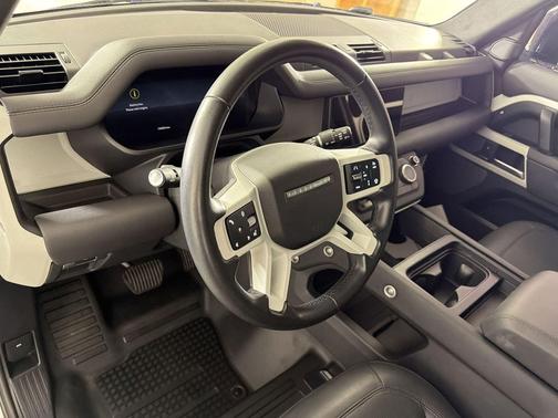 Fuji White 2024 Land Rover Defender 110 P300