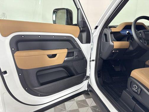 Fuji White 2026 Land Rover Defender P400 X-Dynamic SE