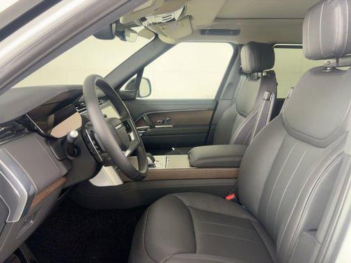 2026 Land Rover Range Rover P530 SE 7 Seat