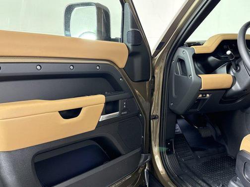Gondwana Stone Metallic 2026 Land Rover Defender P400 X-Dynamic SE