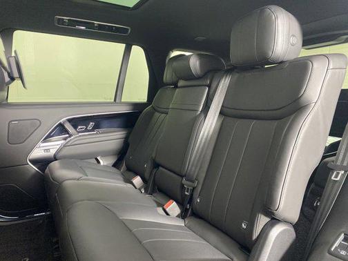 2025 Land Rover Range Rover P530 SE 7 Seat