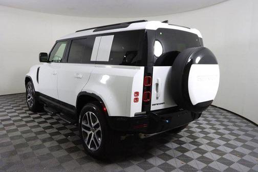 2025 Land Rover Defender 110 P400 X-Dynamic SE