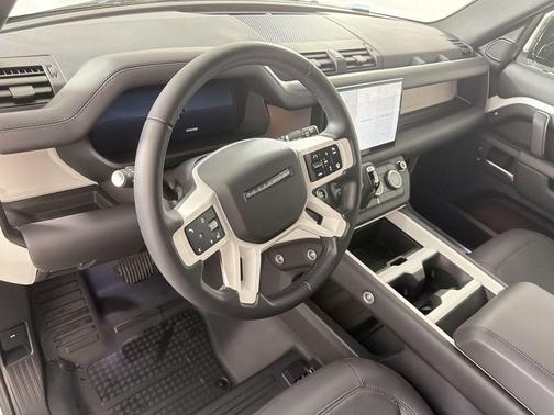 Fuji White 2025 Land Rover Defender 90 P400 X-Dynamic SE