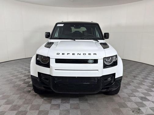 Fuji White 2025 Land Rover Defender 90 P400 X-Dynamic SE