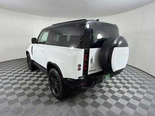 Fuji White 2025 Land Rover Defender 90 P400 X-Dynamic SE