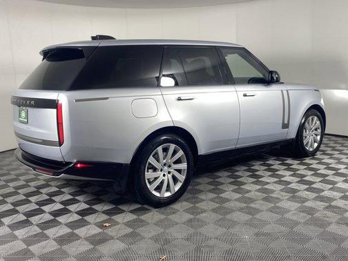 2025 Land Rover Range Rover P550e SE