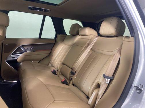 2025 Land Rover Range Rover P550e SE
