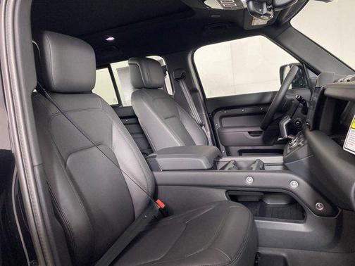 2025 Land Rover Defender 110 P400 S