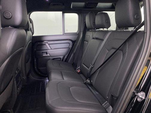 2025 Land Rover Defender 110 P400 S