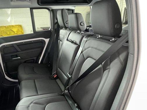 2025 Land Rover Defender 110 P300