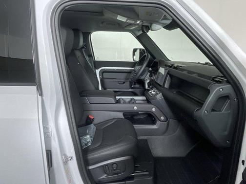 2025 Land Rover Defender 110 P300