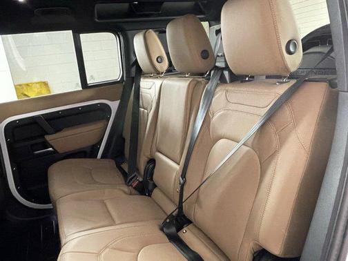 2025 Land Rover Defender 110 P400 X-Dynamic SE