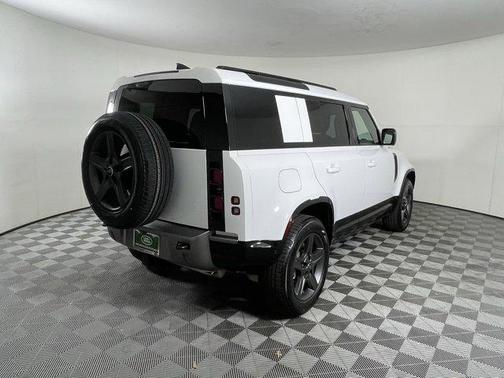 2025 Land Rover Defender 110 P400 X-Dynamic SE