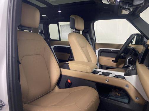 2025 Land Rover Defender 110 P400 X-Dynamic SE