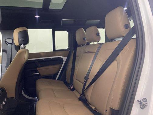 2025 Land Rover Defender 110 P400 X-Dynamic SE