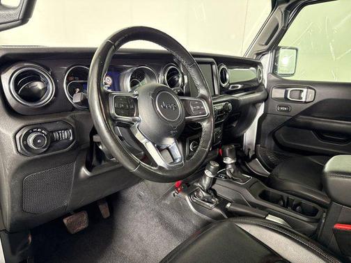Silver Zynith Clearcoat 2022 Jeep Wrangler Unlimited Sahara