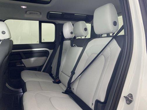 2025 Land Rover Defender 110 P500 X-Dynamic SE