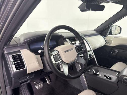 2024 Land Rover Discovery P360 Metropolitan Edition