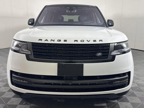 Fuji White 2026 Land Rover Range Rover P550e SE