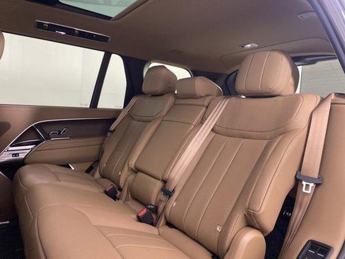 2025 Land Rover Range Rover P530 SE 7 Seat