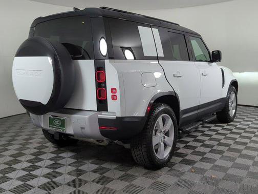 2025 Land Rover Defender 110 P400 S