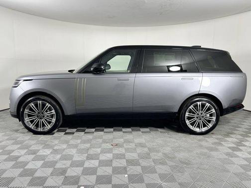 2025 Land Rover Range Rover P400 SE 7 Seat