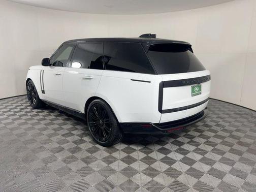 2025 Land Rover Range Rover P400 SE