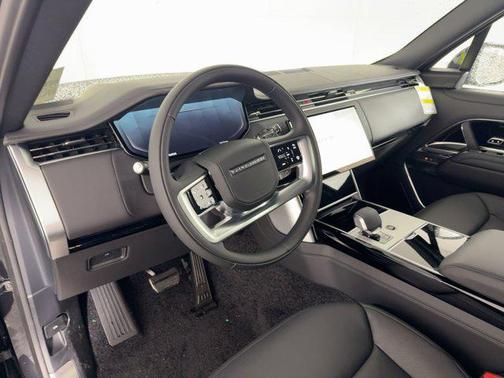 2026 Land Rover Range Rover P400 SE 7 Seat