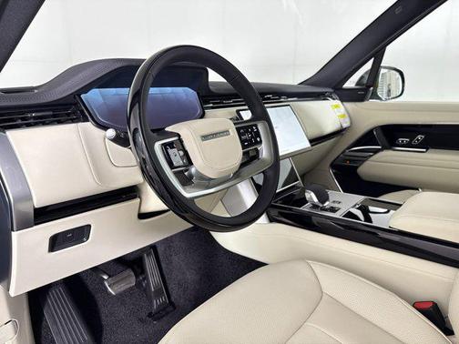 Santorini Black 2026 Land Rover Range Rover P400 SE 7 Seat