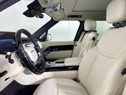 Santorini Black 2026 Land Rover Range Rover P400 SE 7 Seat