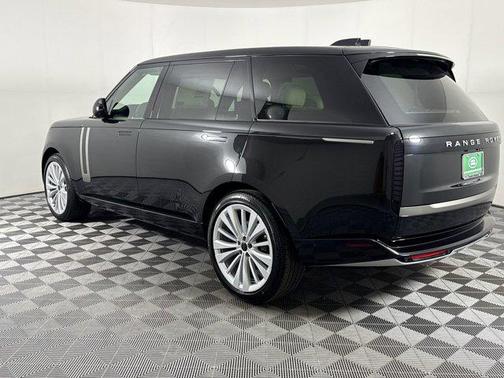 Santorini Black 2026 Land Rover Range Rover P400 SE 7 Seat