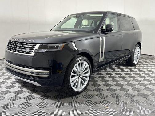 Santorini Black 2026 Land Rover Range Rover P400 SE 7 Seat