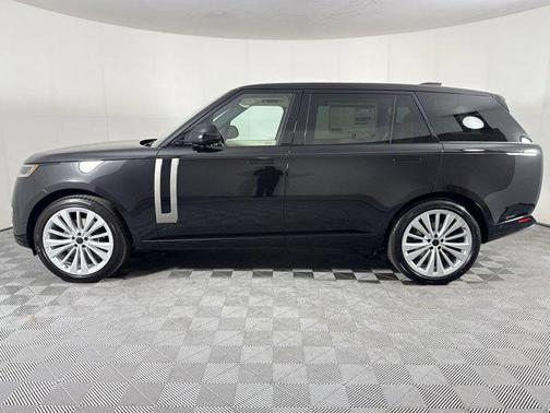 Santorini Black 2026 Land Rover Range Rover P400 SE 7 Seat