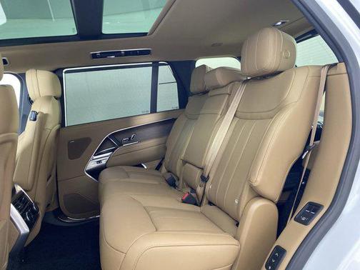 2025 Land Rover Range Rover P530 SE 7 Seat