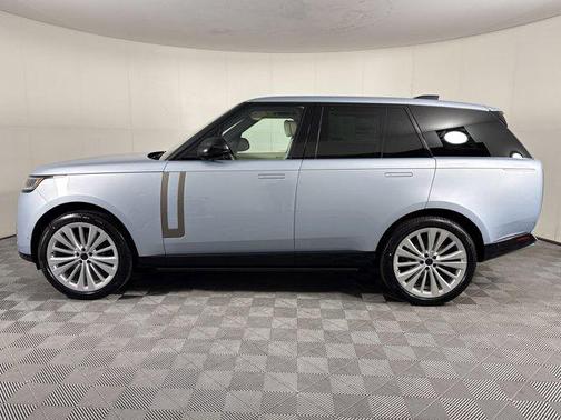 Ionian Silver SV Bespoke Ultra Metallic Gloss 2026 Land Rover Range Rover P400 SE