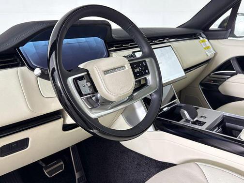 Ionian Silver SV Bespoke Ultra Metallic Gloss 2026 Land Rover Range Rover P400 SE