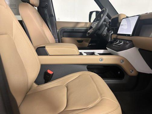 2025 Land Rover Defender 130 P400 S