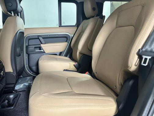 2025 Land Rover Defender 130 P400 S