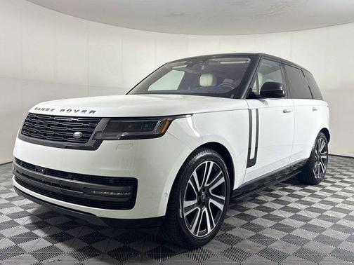 White 2023 Land Rover Range Rover P400 SE