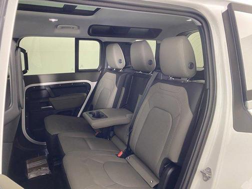 2025 Land Rover Defender 110 P400 S