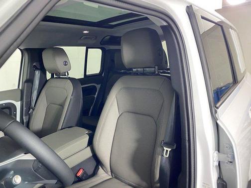 2025 Land Rover Defender 110 P400 S
