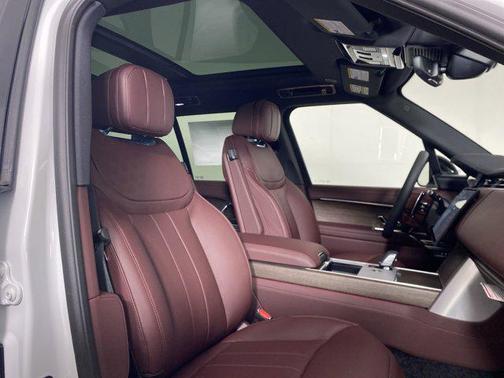 2025 Land Rover Range Rover P530 SE