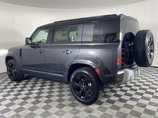 2025 Land Rover Defender 110 P400 S