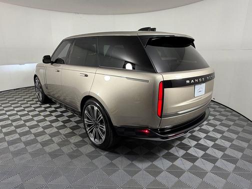 Batumi Gold Premium Metallic 2026 Land Rover Range Rover P400 SE