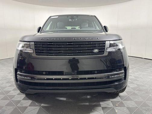 Santorini Black 2026 Land Rover Range Rover P550e SE