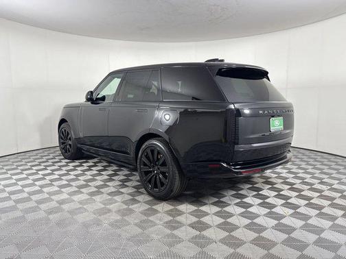 Santorini Black 2026 Land Rover Range Rover P550e SE