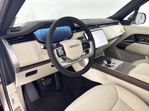 2026 Land Rover Range Rover P400 SE 7 Seat