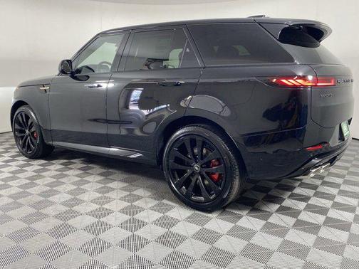 2025 Land Rover Range Rover Sport SE